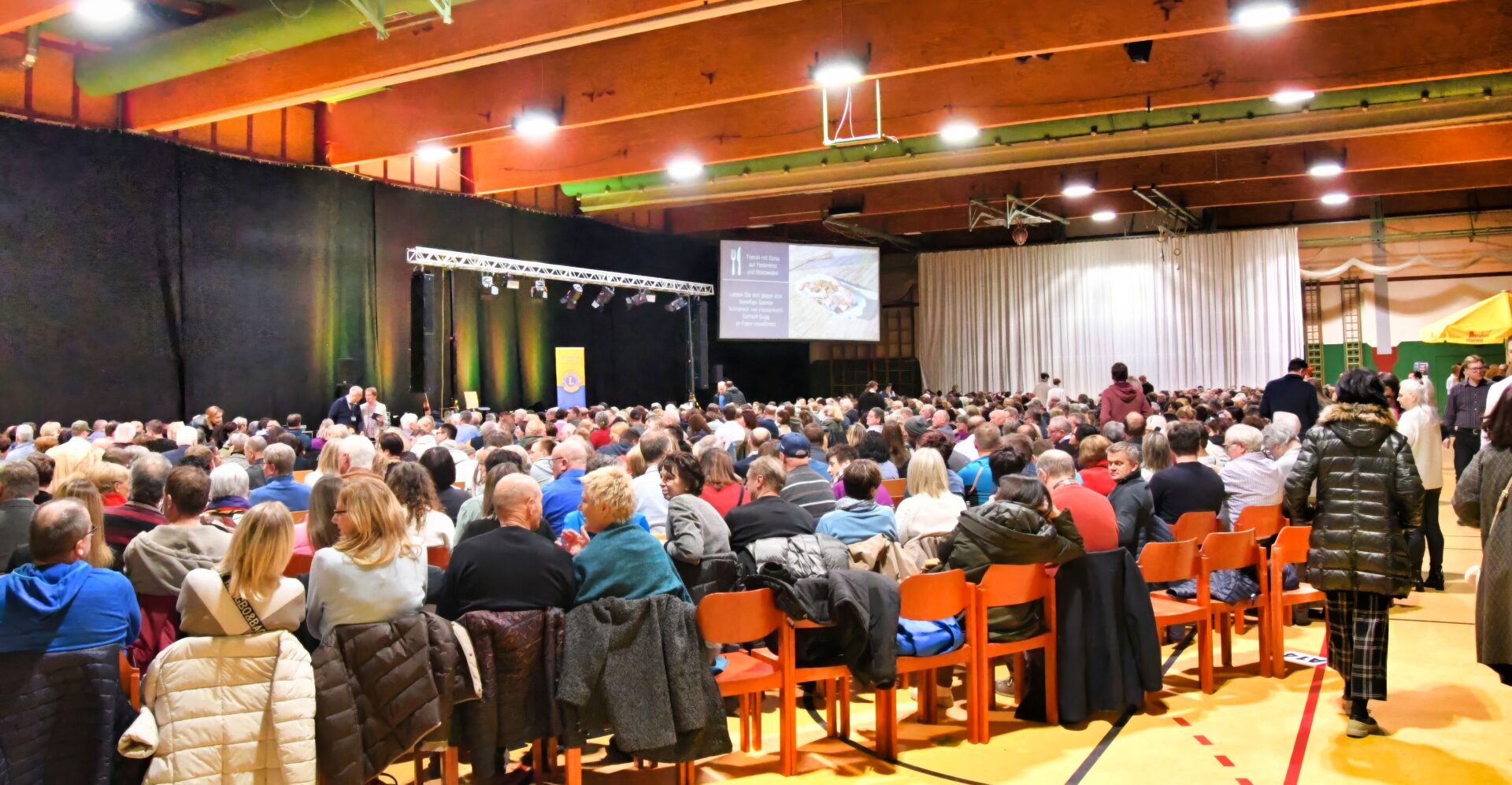 Kabarettist Thomas Stipsits begeisterte über tausend Besucher in Murau 4 Thomas Stipsits 18 02 20243